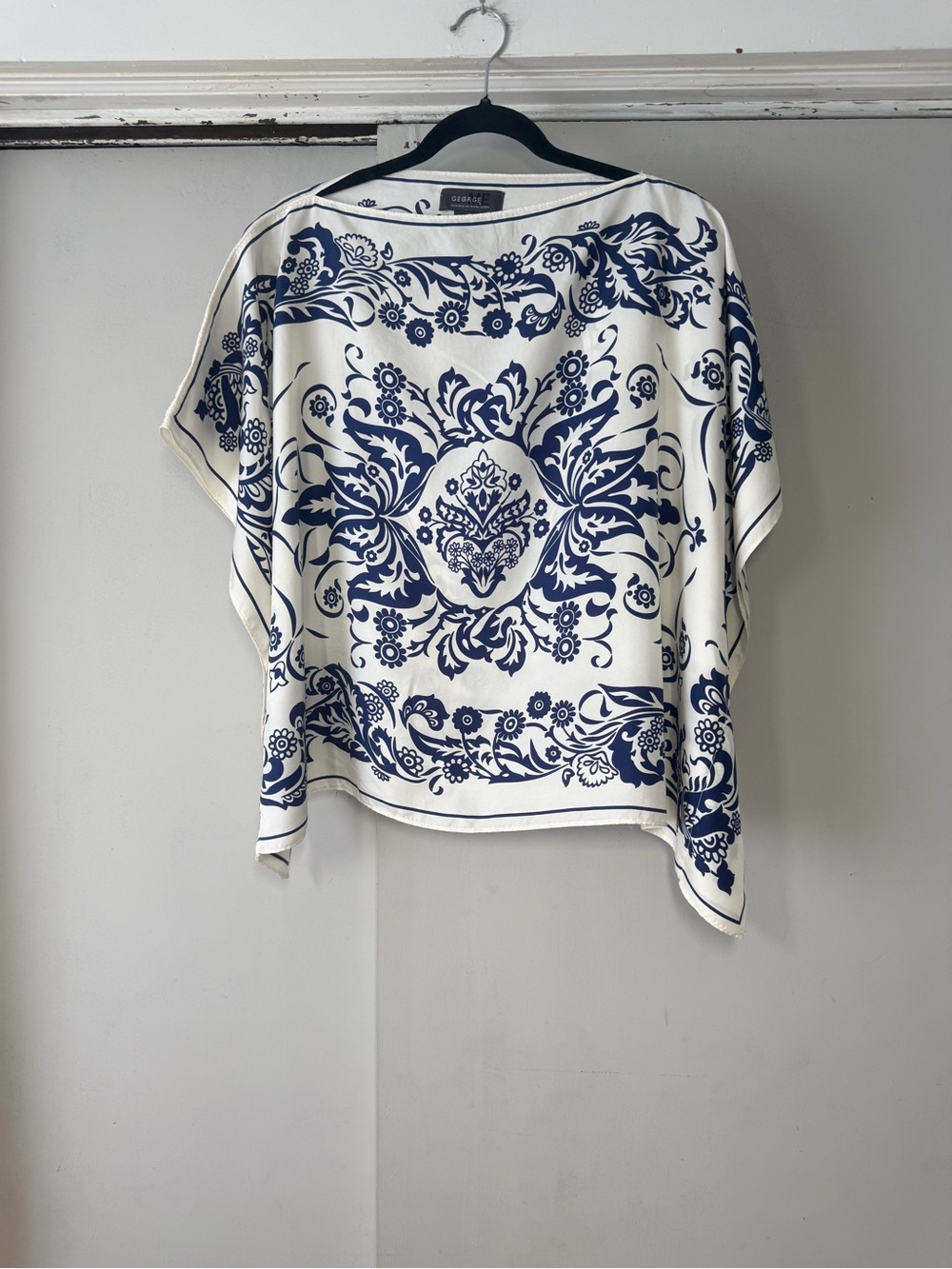 George Cream 100% Silk Top with Navy Floral Medallion Print - Picture 1 of 3